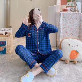 Elegant Comfort Women’s Luxe Long-Sleeve Nightwear Set for Cozy Nights